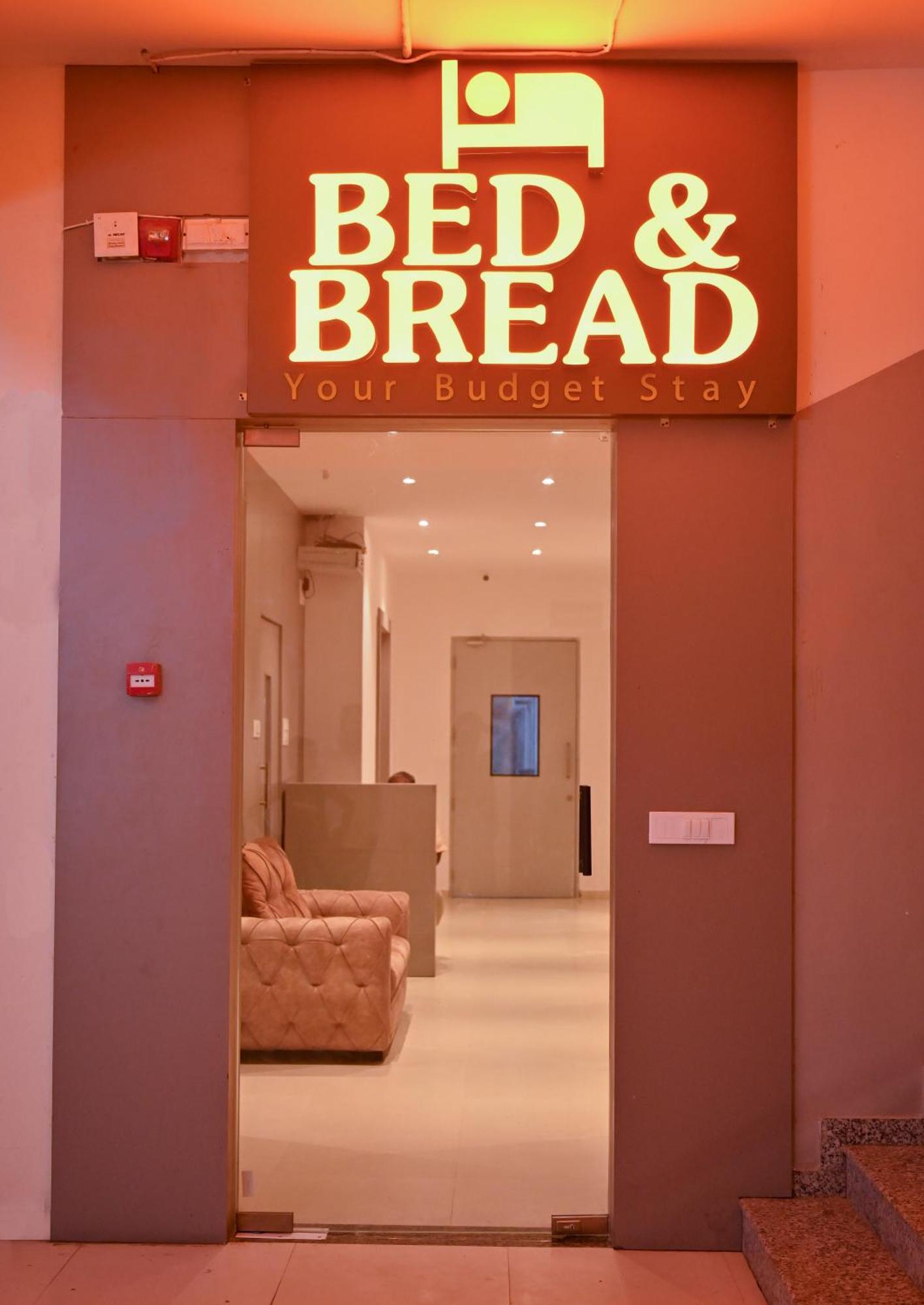 Bed & Bread Dormitory Bharuch Exterior foto